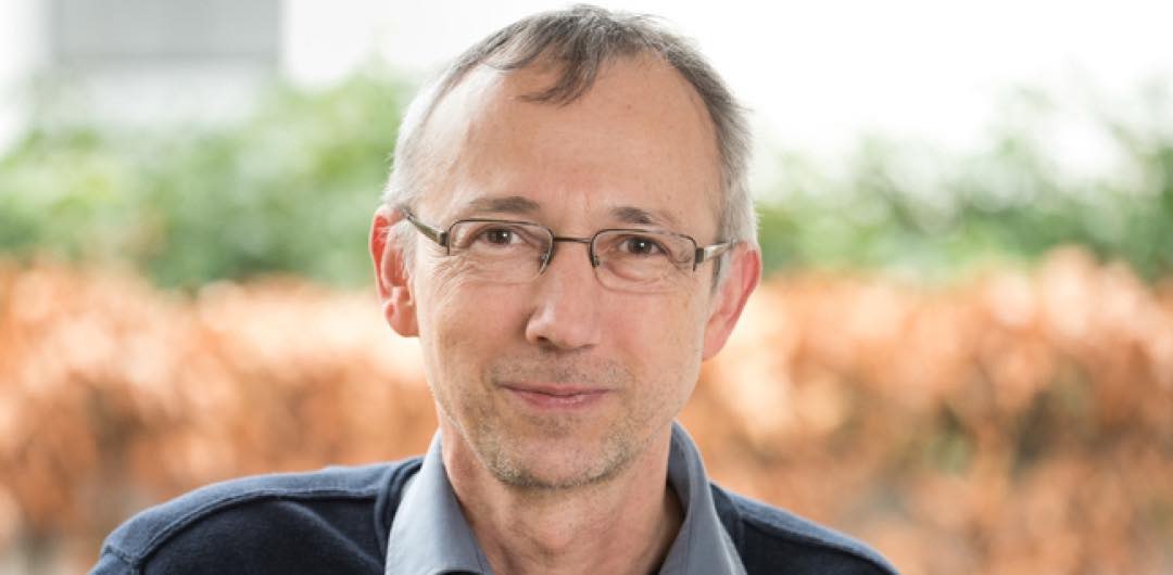 Dr. Tomas Wolff